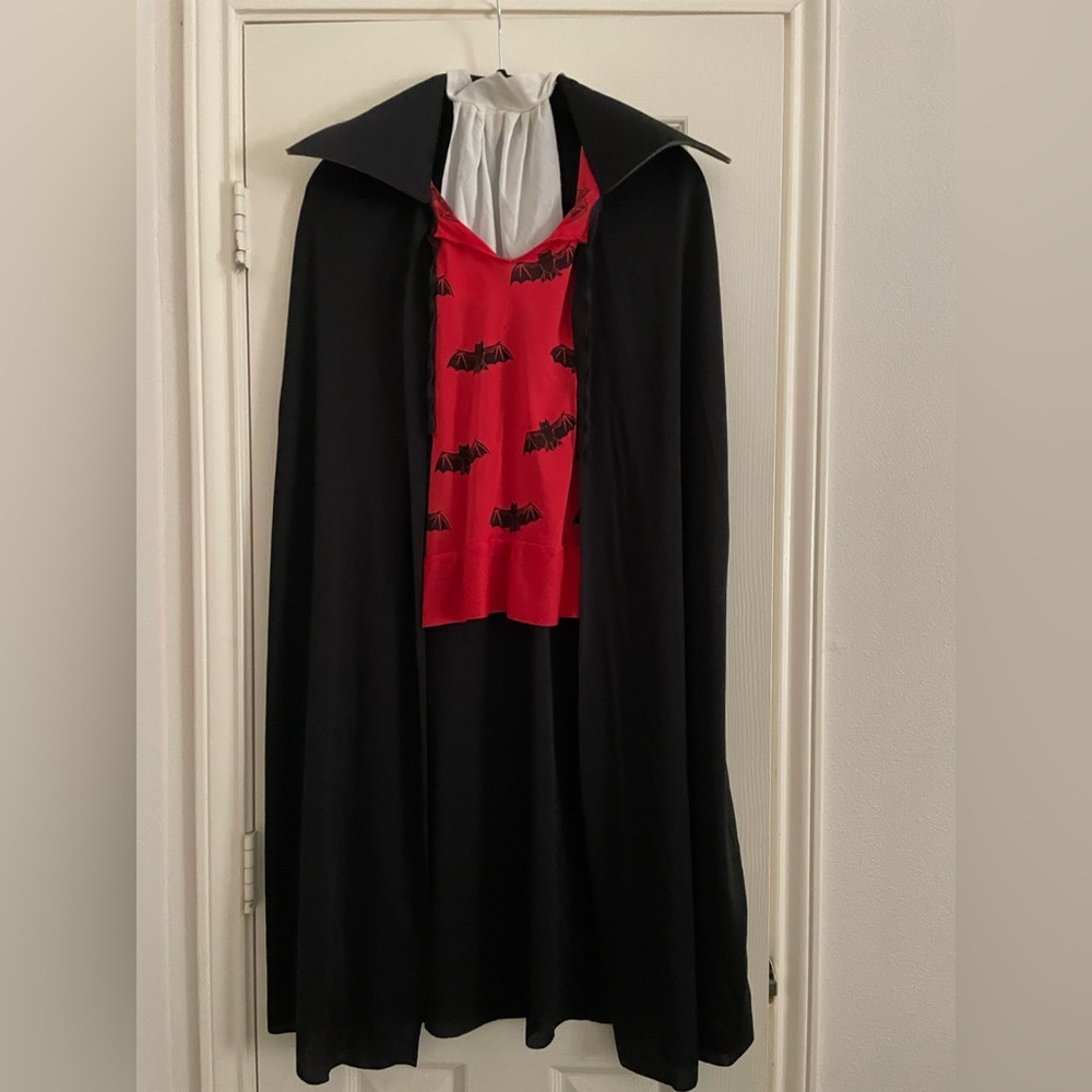 Dracula / Vampire Halloween Costume